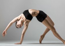 Portrait,Of,Beautiful,Young,Woman,Wearing,Black,Sportswear,Working,Out